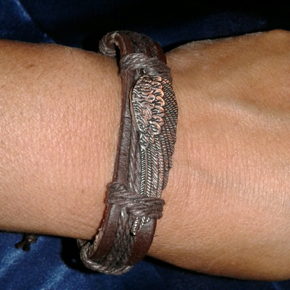 ❤️5/$25. Leather Bracelet With Metal Wing - Picture 4 of 4